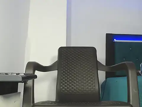 hotboyluxe online show from April 2026 01:28:01 PM