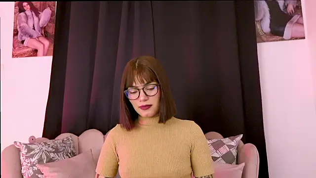 dakotacollins  online show from June 2026 04:45:01 AM