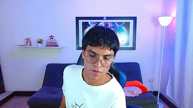 Maecum18 online show from May 2026 08:50:02 PM