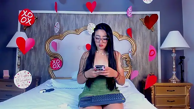 LauraBellinni online show from February 2026 06:45:01 PM