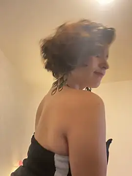 eva luz online show from May 2026 07:19:02 PM