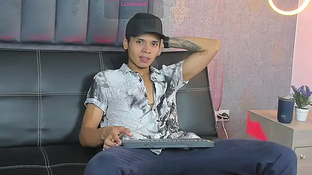 Alejandroo Montenegro online show from March 2026 01:42:01 AM