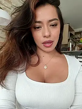 Snapshot of foxxy_lover chatting on April 2026 05:21:01 PM foxxy lover online show from April 2026 05:21:01 PM