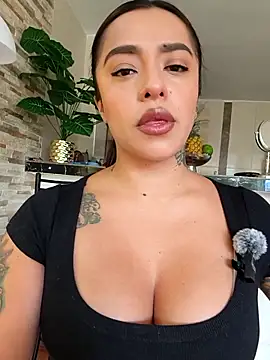 Snapshot of foxxy_lover chatting on May 2026 06:23:02 PM foxxy lover online show from May 2026 06:23:02 PM