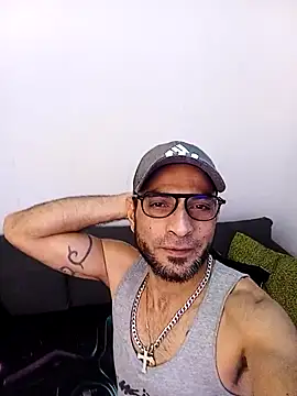 Snapshot of yoahotpetrafiery chatting on February 2026 11:01:02 PM yoahotpetrafiery online show from February 2026 11:01:02 PM