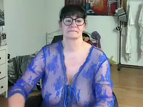 Sylly online show from December 2024 12:23:02 PM