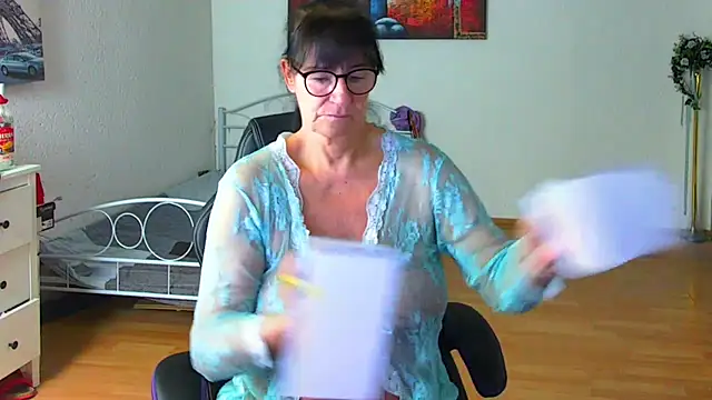 Snapshot of Sylly chatting on December 2025 07:25:02 AM Sylly online show from December 2025 07:25:02 AM