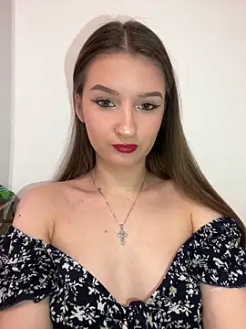 Green eyes lady online show from May 2026 03:52:01 PM