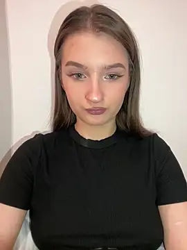 Green eyes lady online show from May 2026 05:10:01 PM