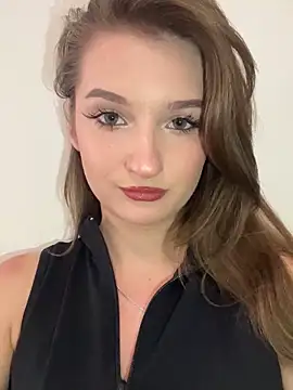 Green eyes lady online show from June 2026 02:43:02 PM