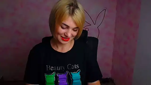 Snapshot of CuttieEmma chatting on July 2026 11:28:01 AM CuttieEmma online show from July 2026 11:28:01 AM