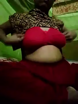 Romantic-Couple999 online show from May 2026 08:13:02 PM