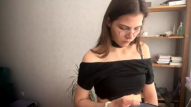 EdythRozier online show from March 2026 12:22:01 PM