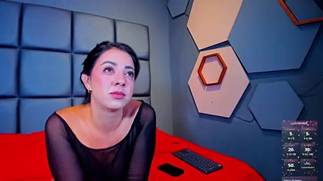 Snapshot of CORAL_FOX chatting on April 2026 05:56:02 AM CORAL FOX online show from April 2026 05:56:02 AM