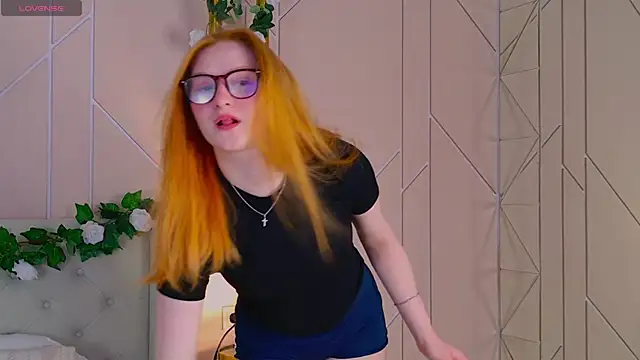 Snapshot of AmandaWatts chatting on April 2026 05:12:02 AM AmandaWatts online show from April 2026 05:12:02 AM