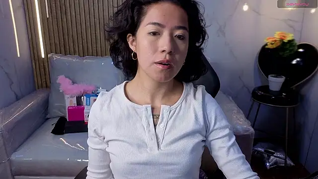 Lynn turner online show from February 2026 01:01:02 PM