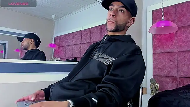 Aiden Cash7 online show from February 2026 04:05:02 AM