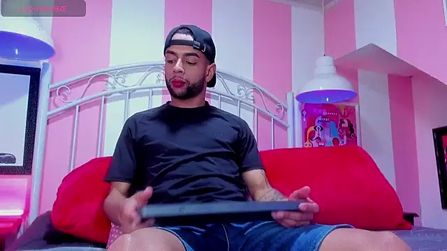 Aiden Cash7 online show from February 2026 04:05:02 AM