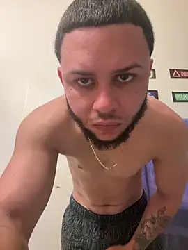 Snapshot of Tu_PaPi_Favorito chatting on February 2026 02:05:01 PM Tu PaPi Favorito online show from February 2026 02:05:01 PM