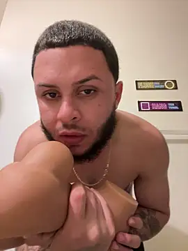 Snapshot of Tu_PaPi_Favorito chatting on February 2026 04:17:02 AM Tu PaPi Favorito online show from February 2026 04:17:02 AM