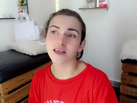 NathalialLooes online show from May 2026 05:15:02 AM