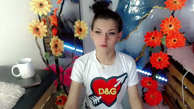 NathalialLooes online show from June 2026 05:07:01 AM