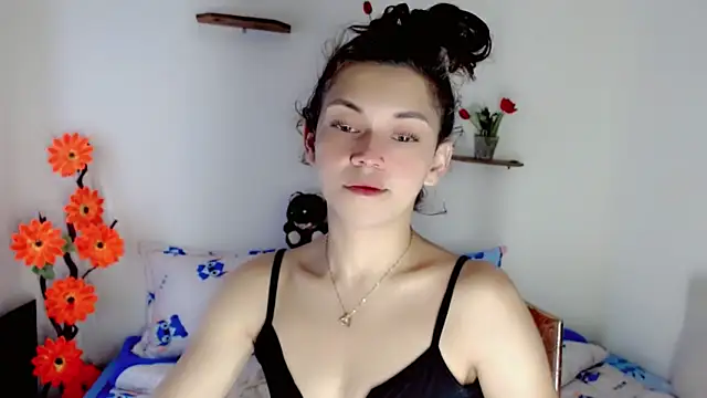 NathalialLooes online show from June 2026 06:05:02 PM