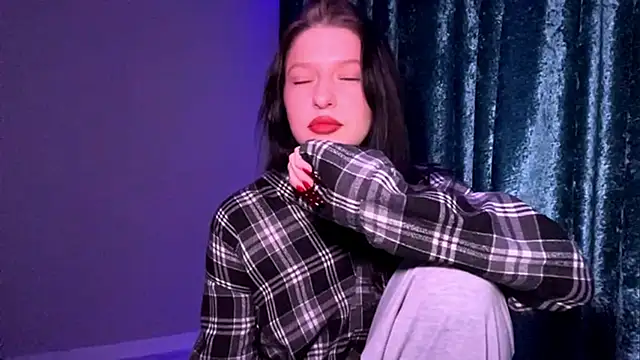 Sarahsolara online show from March 2026 04:00:01 PM