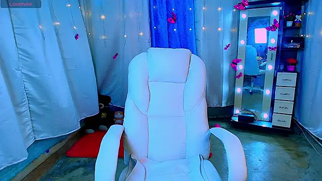 DanielaLati online show from June 2026 10:01:02 PM