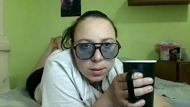 Snapshot of MillaSourety chatting on April 2026 03:27:02 PM MillaSourety online show from April 2026 03:27:02 PM