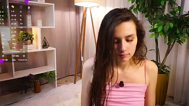 SuzannaFiallo online show from February 2026 05:00:02 PM