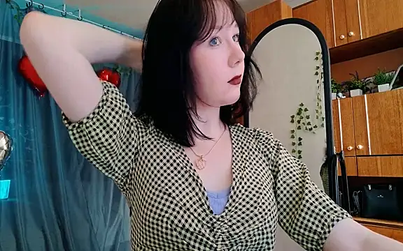 Snapshot of marty_bree chatting on March 2026 01:28:01 PM marty bree online show from March 2026 01:28:01 PM