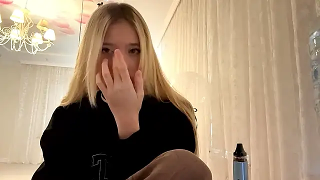 IvyArmbrister online show from March 2026 04:13:01 PM