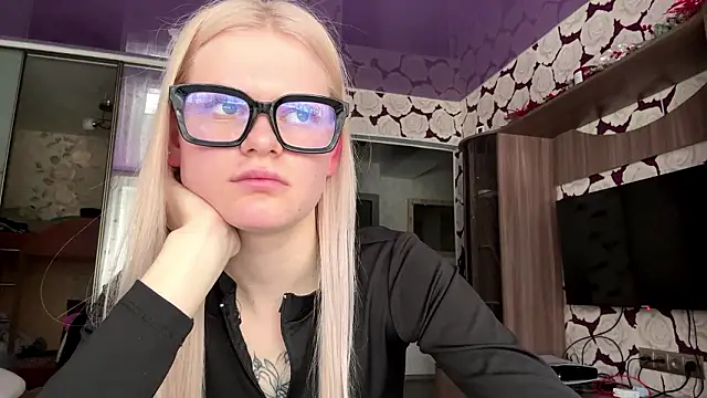 EugeniePostemski online show from February 2026 11:15:02 AM