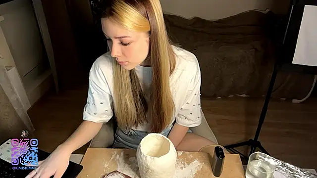 Kimi Luckman online show from February 2026 02:43:02 PM