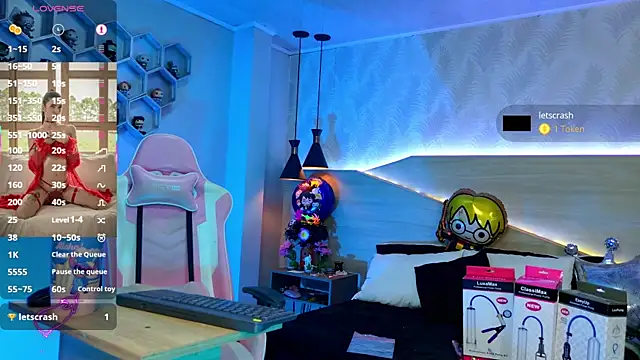 kylliefox  online show from October 2025 01:34:01 PM