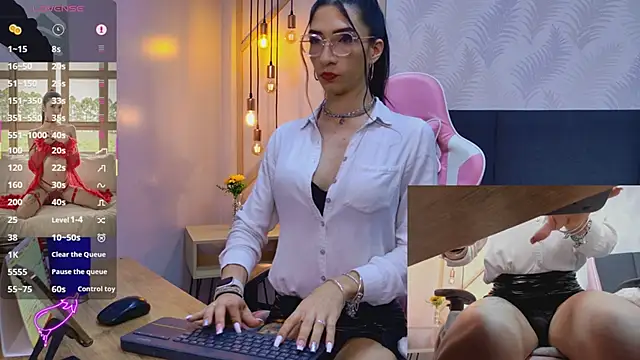 kylliefox  online show from April 2026 01:41:02 PM
