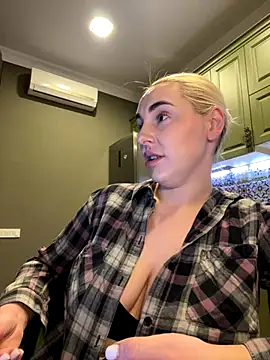 Snapshot of Best-B00bs chatting on November 2025 08:57:01 PM Best-B00bs online show from November 2025 08:57:01 PM