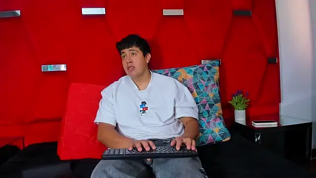 Emma And Darling online show from February 2026 06:02:02 PM