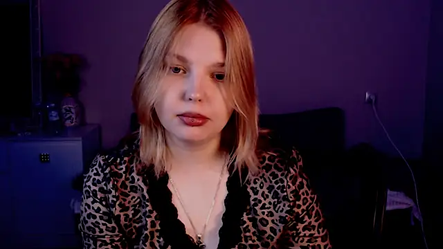 Ophelia Ritz online show from May 2026 10:15:01 PM