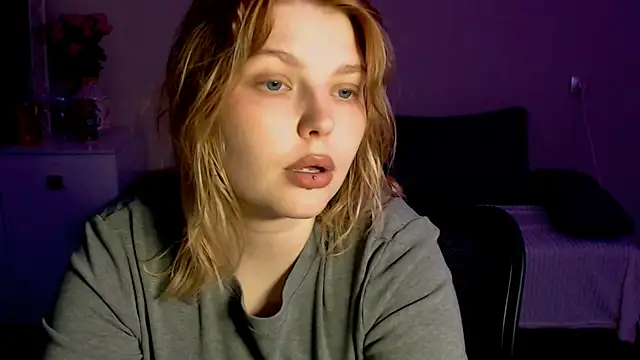 Ophelia Ritz online show from May 2026 10:04:02 PM