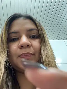 Lu colombiana online show from April 2026 11:43:02 PM