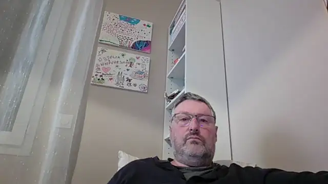 doudou310 online show from February 2026 04:02:01 AM