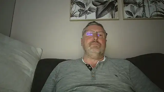 doudou310 online show from May 2026 04:09:02 AM