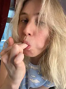 LovelyMiu online show from February 2026 02:01:02 PM