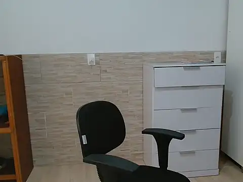 LatinLeone online show from May 2026 03:06:01 PM