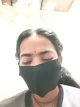 Snapshot of Sunali_Bendre chatting on February 2026 03:03:02 AM Sunali Bendre online show from February 2026 03:03:02 AM