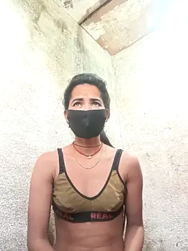 Snapshot of Sunali_Bendre chatting on March 2026 02:17:02 AM Sunali Bendre online show from March 2026 02:17:02 AM