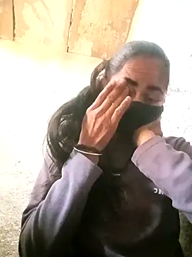 Snapshot of Sunali_Bendre chatting on March 2026 02:27:02 AM Sunali Bendre online show from March 2026 02:27:02 AM