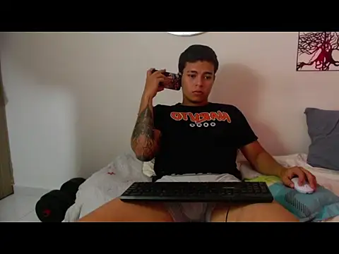 Snapshot of zilong_love20 chatting on February 2026 01:48:01 AM zilong love20 online show from February 2026 01:48:01 AM